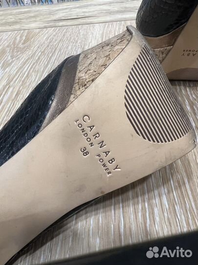 Босоножки carnaby 38