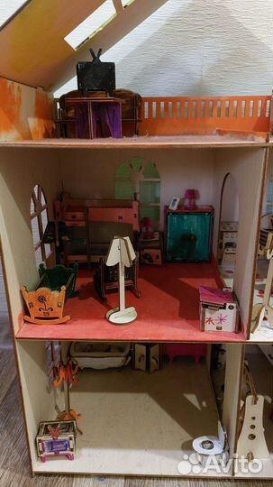 Кукольный домик с мебелью деревянный