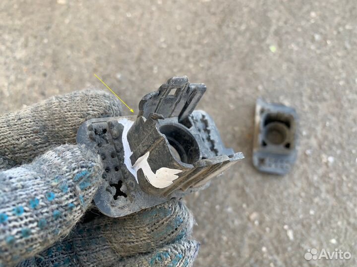 Кронштейн датчика парковки задней юбки Santa Fe 3