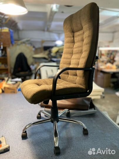 Офисное кресло