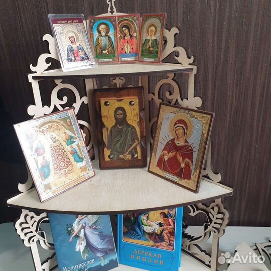 Угловая полка для икон