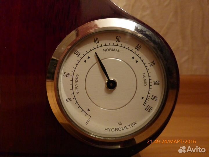 Часы настольные, натуральное дерево