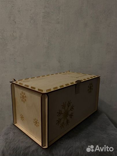 Новогодняя посылка (подарочная коробка из дерева)