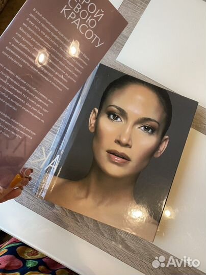 Книга про искусство макияжа