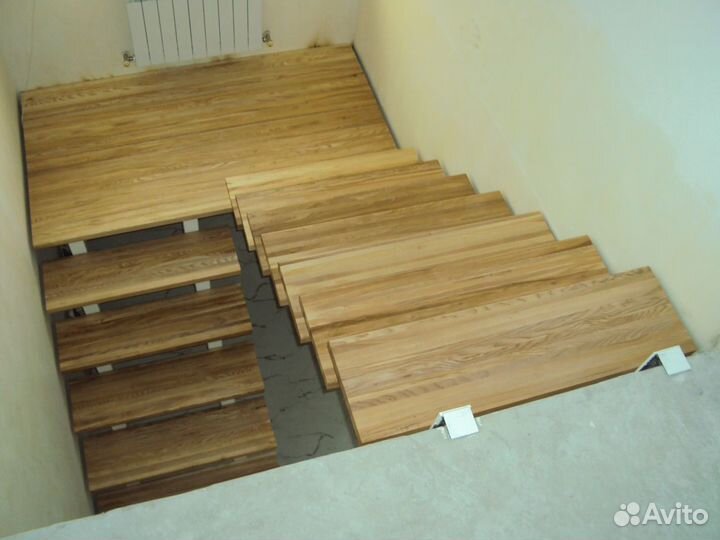 Лестница для коттеджа, дома, дачи (металлокаркас)