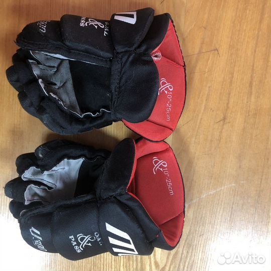 Краги,коньки,шлем,защита хоккейные детские