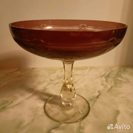 Ваза винтаж цветное рубиновое стекло