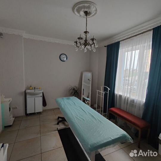 Рабочее место в аренду плюс вакансия мастера