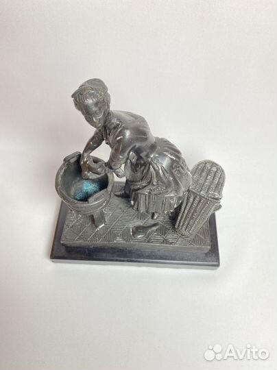 Бронзовая статуэтка 