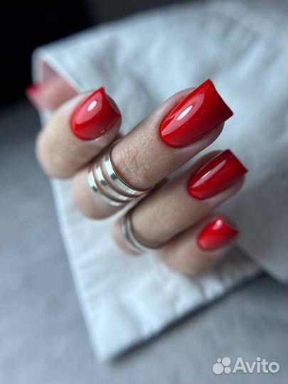 Модель на маникюр