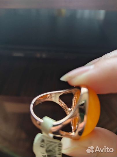 Кольцо с янтарем