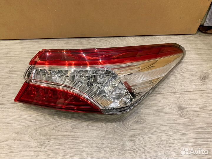 Toyota camry v70 фонарь оригинал