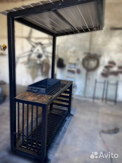 Мангальная зона под крышей