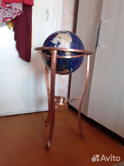 Глобус из полудрагоценных камней