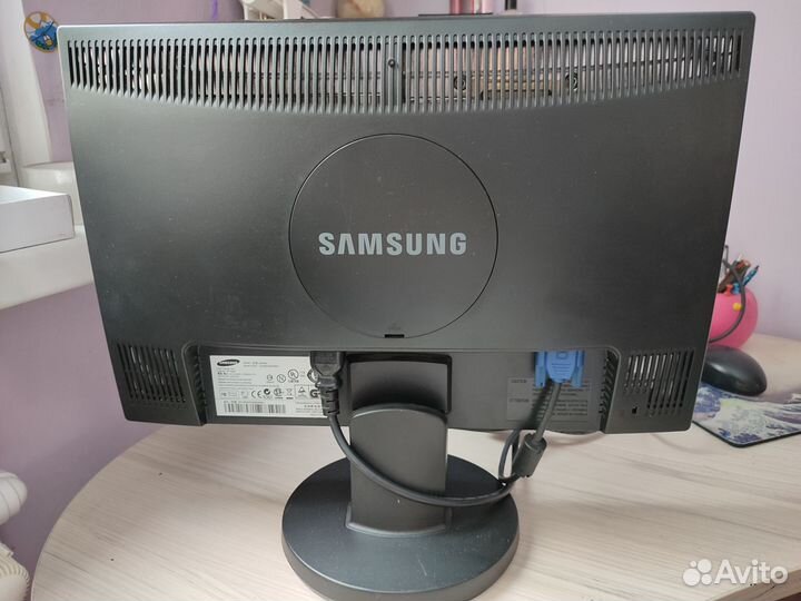 Монитор 18 дюймов Samsung