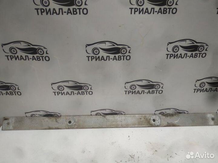 Усилитель бампера W204