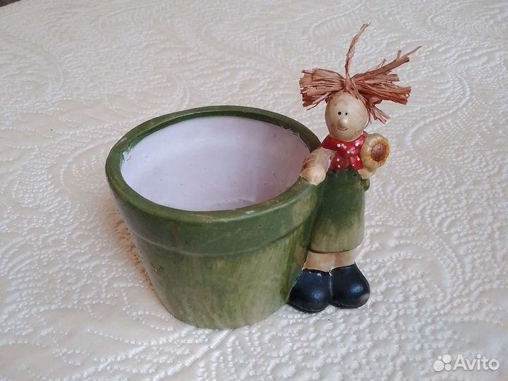 Кашпо декоративное. Девочка с соломенными волосами