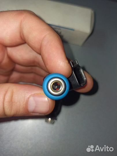 Форсунка топливная Mazda 3 / 5 / 6 LF0113250A New