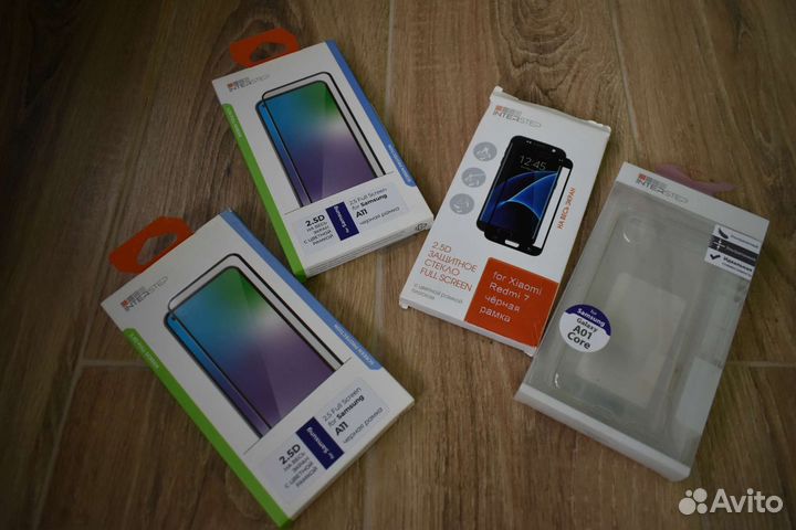 Защитные стекла новые Interstep