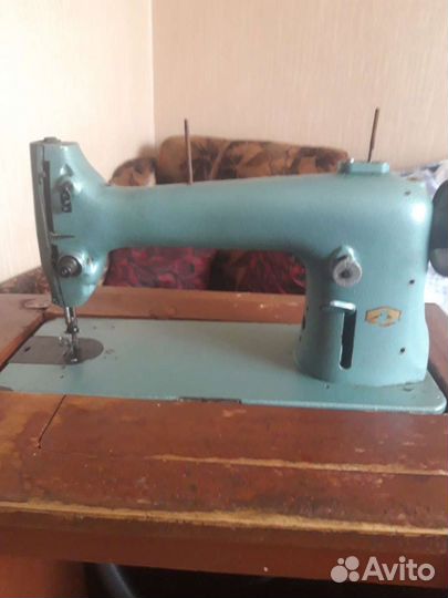 Прямоострочная швейная машина и оверлок