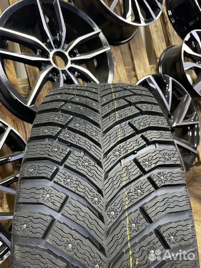 Michelin X-Ice North 4 265/40 R19 102H