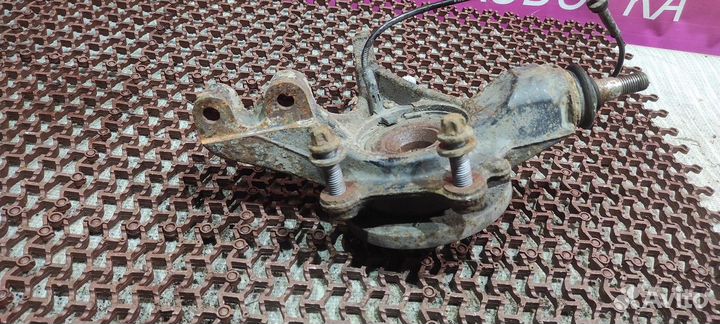 Кулак поворотный правый партнер Peugeot Partner