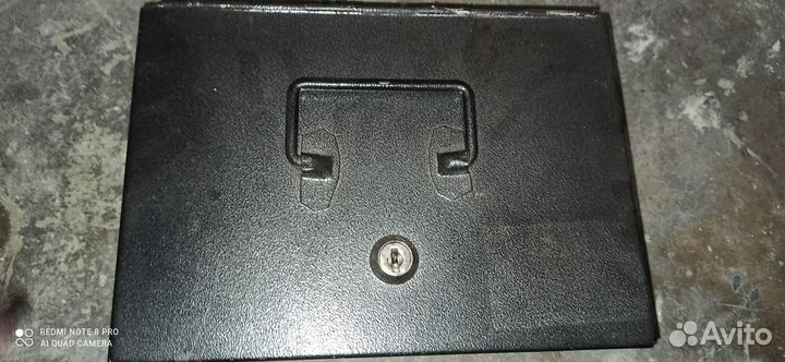 Ящик металлический с замком,сейф