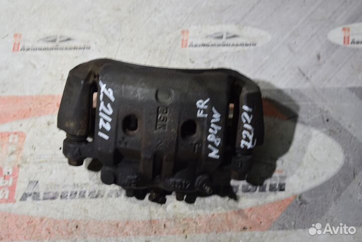 Суппорт перед право c Mitsubishi Chariot Grandis N