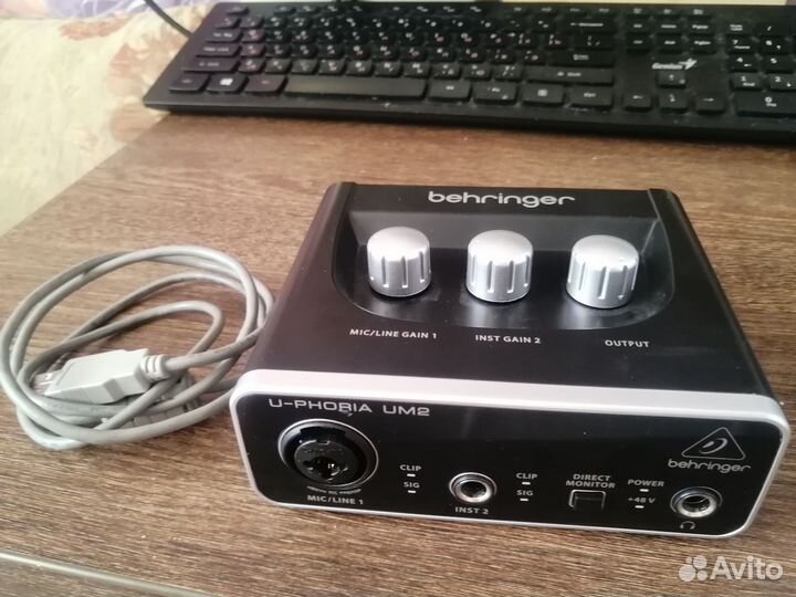 Внешняя звуковая карта Behringer Uphoria UM2