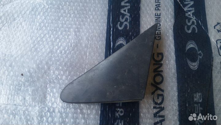Накладка на крыло передняя левая (уголок) Ssangyon