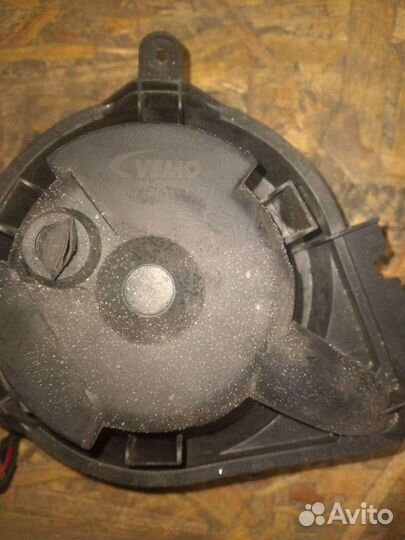 Мотор печки обдува лобового стекла на Mercedes Ben