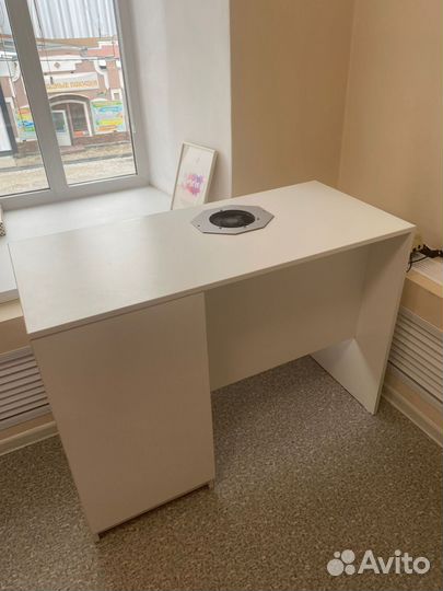 Стол мастера маникюра