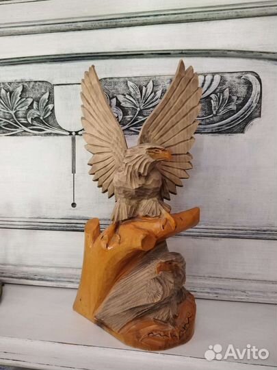 Резная статуэтка 