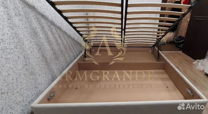 Дизайнерская кровать