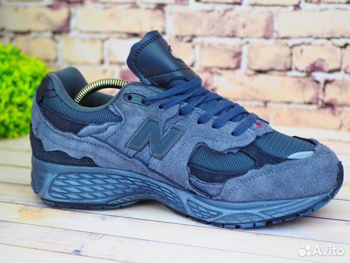 New Balance 2002R Чёрном классическом стиле