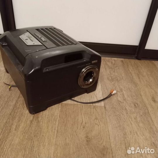 Сабвуфер и усилитель в автомобиль