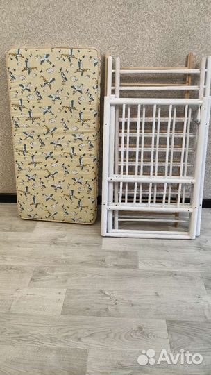 Детская кроватка с матрасом