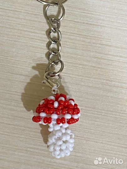 Брелок с мухомором из бисера