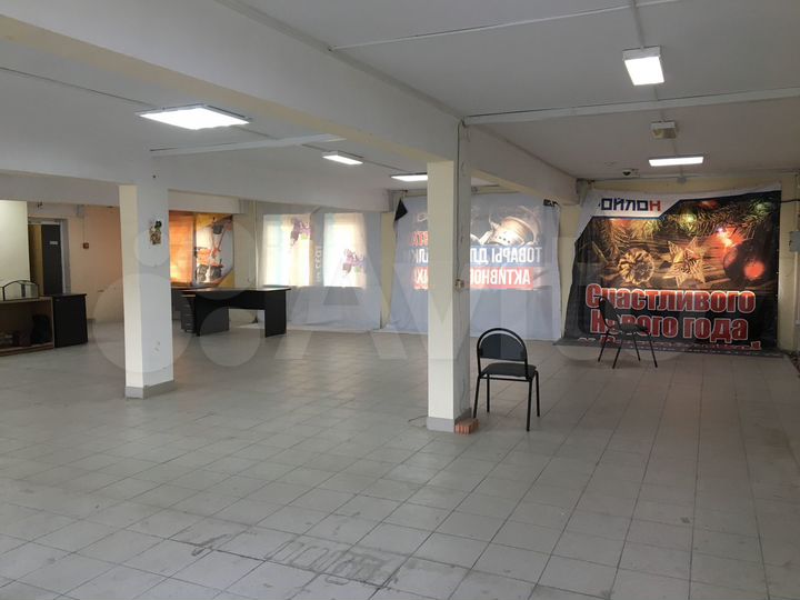 Офисы, магазин, земельный участок