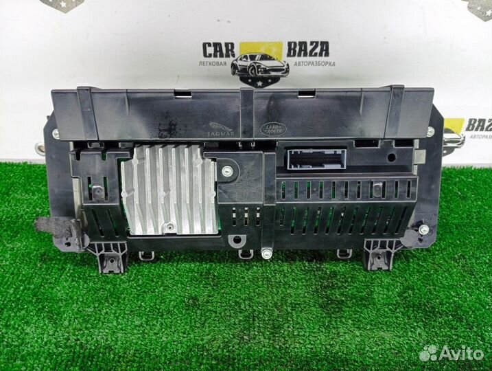 Панель приборов Jaguar F-Pace