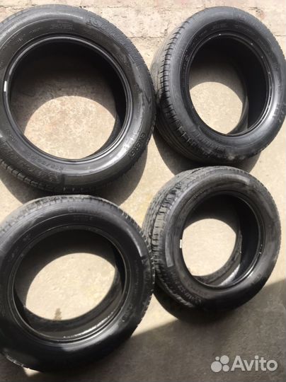 Michelin Agilis 215/65 R16