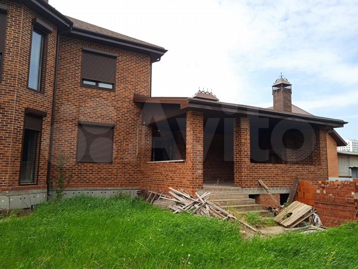 Коттедж 400 м² на участке 12 сот.