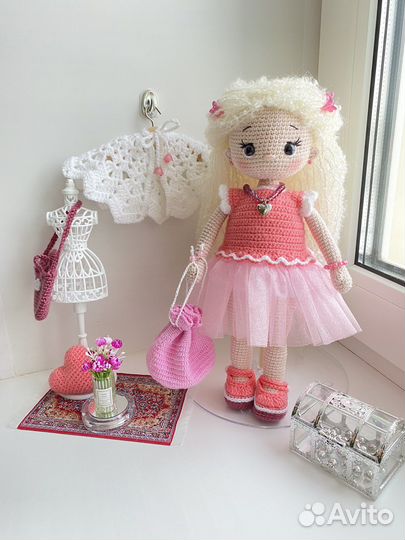 Вязаная кукла ручной работы