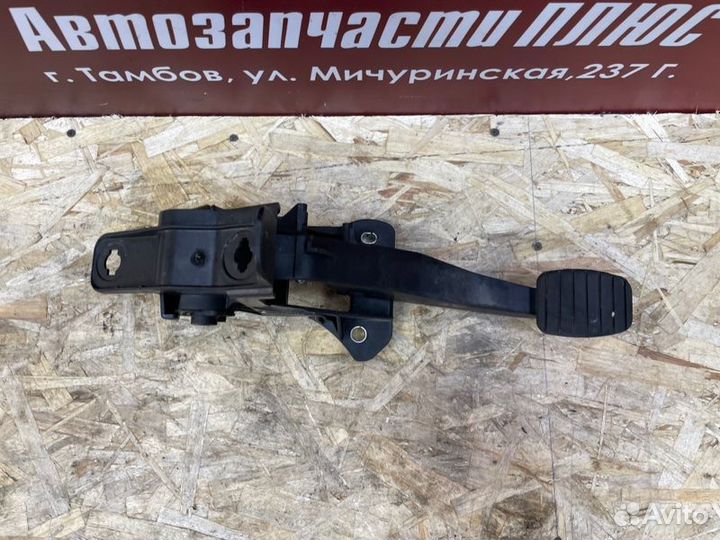 Педаль сцепления LADA X-Ray