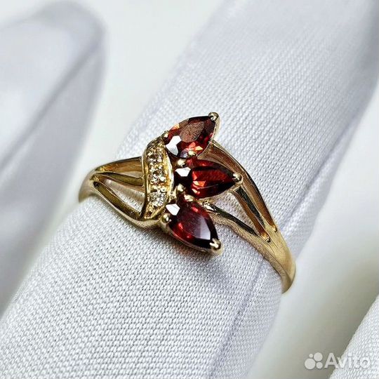 Золотое кольцо с фианитом 18р