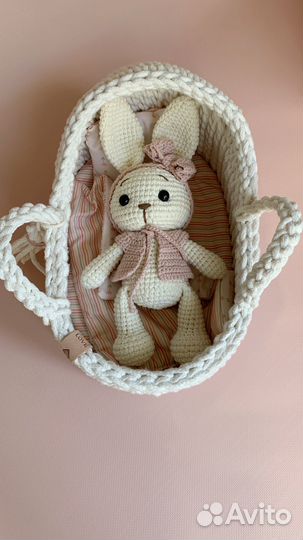 Вязаная люлька для куклы