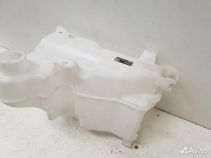 Бачок омывателя Toyota Hilux 8 2015-2023