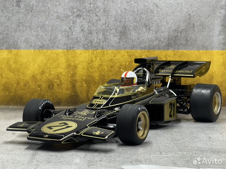 Модель lotus 72d F1 1/18 MCG