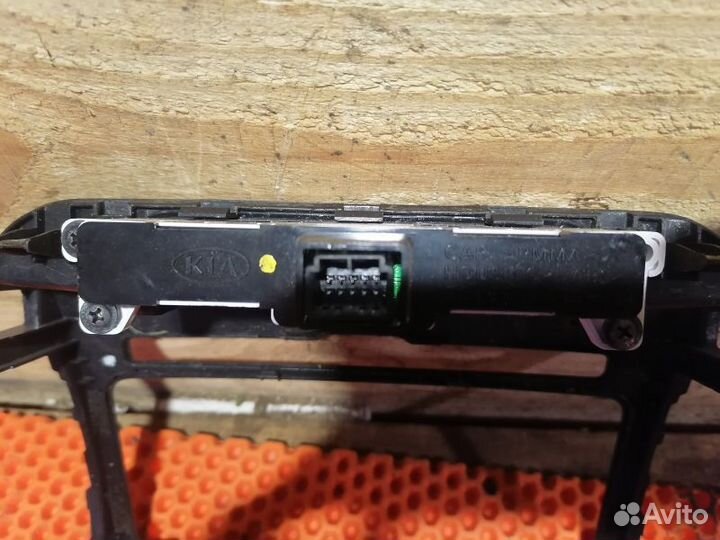 Рамка центральная в торпедо Kia Sportage 3