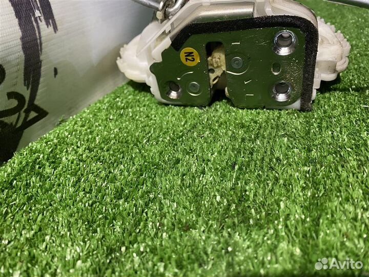 Замок двери (3) задний левый Honda Fit Shuttle GP2